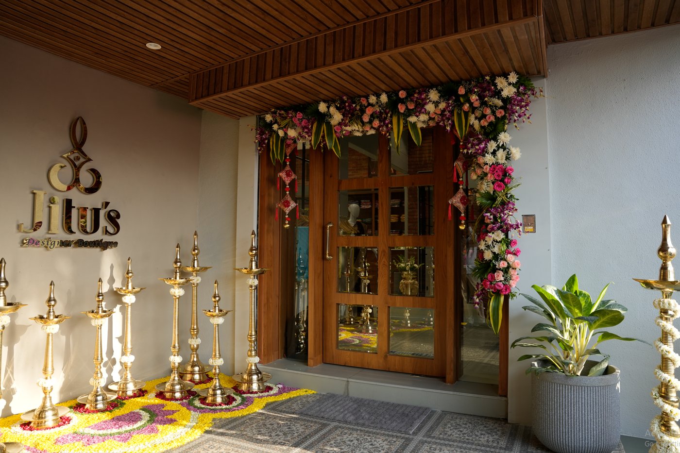 Jitu's Boutique launch day entrance
