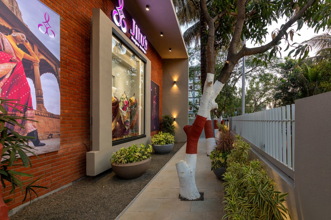Jitu's Boutique exterior branding